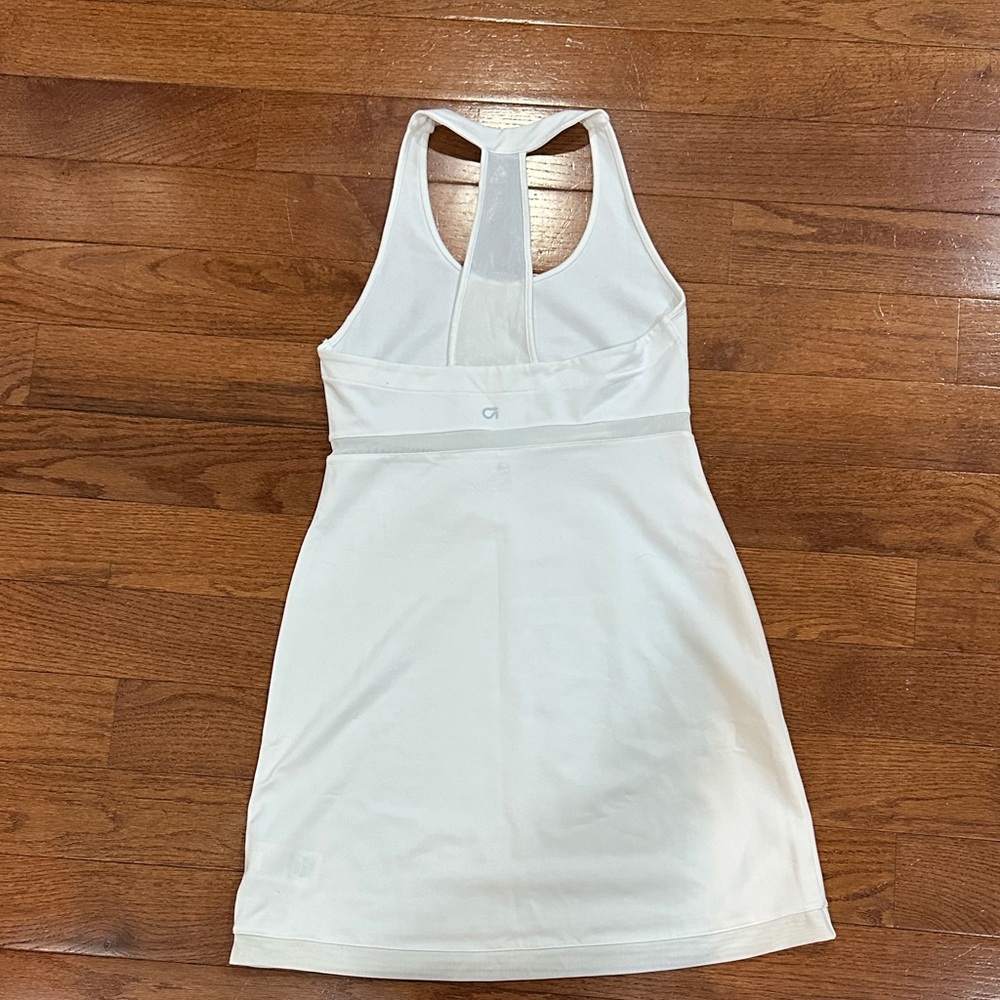 GAP Fit White Tennis dress with mesh detail - Picture 4 of 4